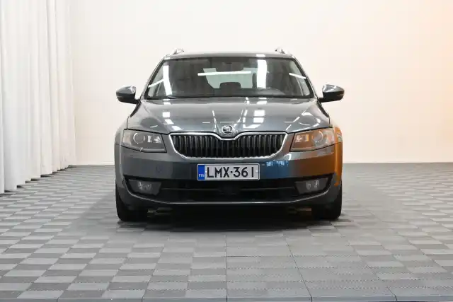 Harmaa Farmari, Skoda Octavia – LMX-361