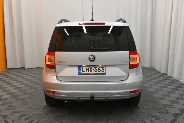 Harmaa Maastoauto, Skoda Yeti – LMX-363