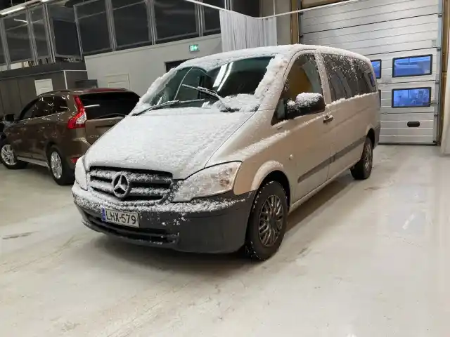 Harmaa Tila-auto, Mercedes-Benz Vito – LMX-579