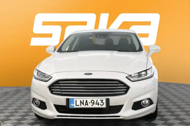 Valkoinen Sedan, Ford Mondeo – LNA-943