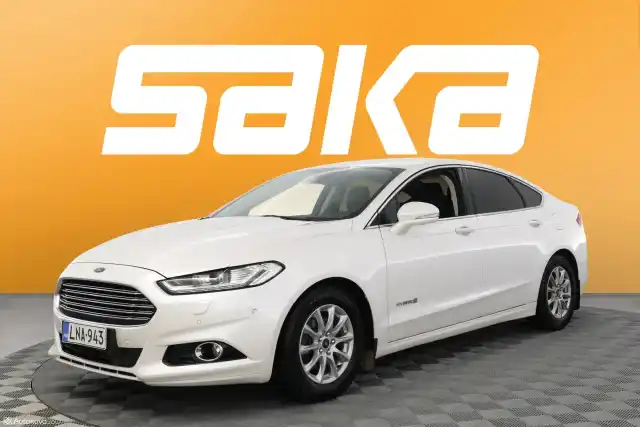 Valkoinen Sedan, Ford Mondeo – LNA-943