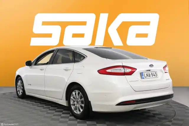 Valkoinen Sedan, Ford Mondeo – LNA-943