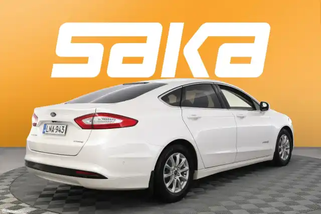 Valkoinen Sedan, Ford Mondeo – LNA-943