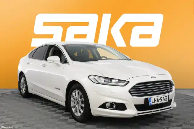 Valkoinen Sedan, Ford Mondeo – LNA-943