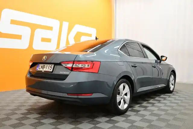 Harmaa Sedan, Skoda Superb – LNB-115