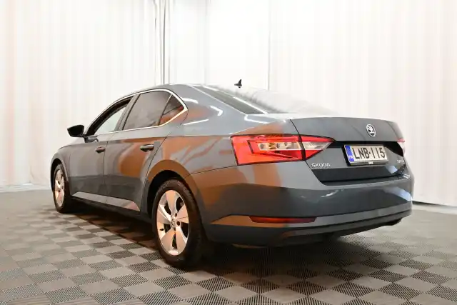 Harmaa Sedan, Skoda Superb – LNB-115