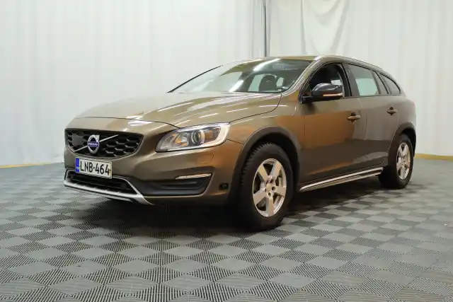 Ruskea Farmari, Volvo V60 Cross Country – LNB-464