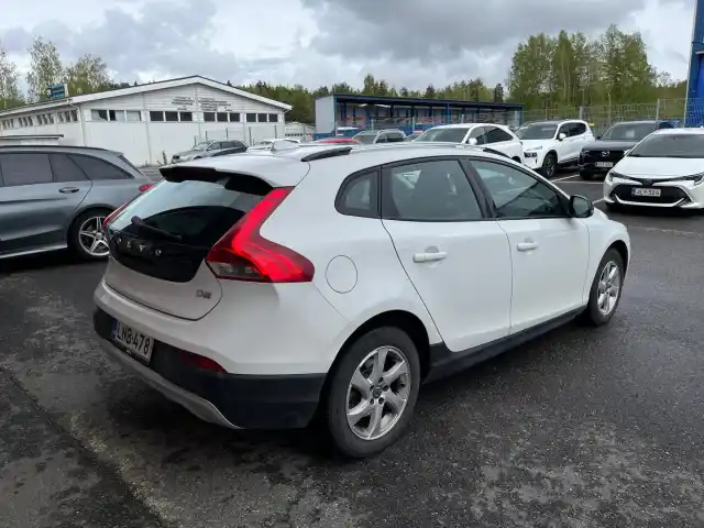 Valkoinen Viistoperä, Volvo V40 Cross Country – LNB-478