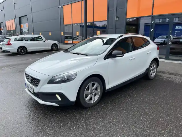 Valkoinen Viistoperä, Volvo V40 Cross Country – LNB-478