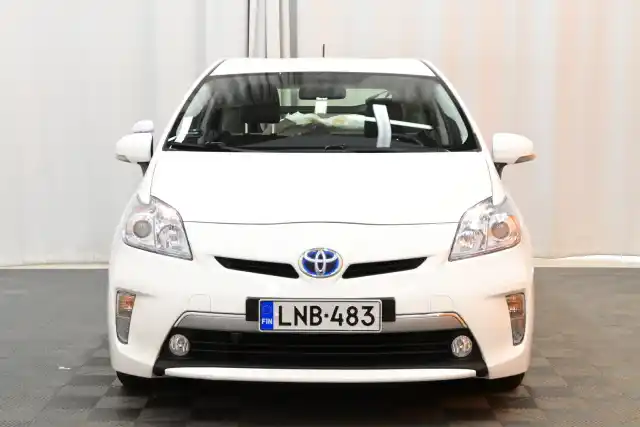 Valkoinen Viistoperä, Toyota Prius PHEV – LNB-483