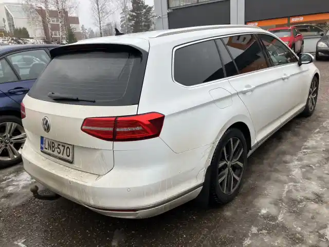 Valkoinen Farmari, Volkswagen Passat – LNB-570