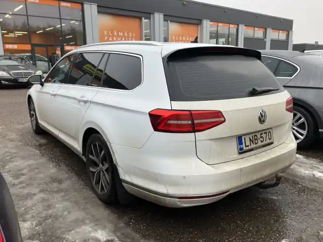 Valkoinen Farmari, Volkswagen Passat – LNB-570