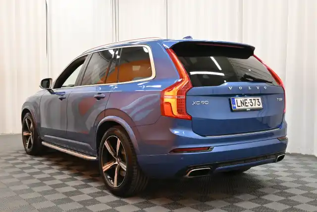 Sininen Maastoauto, Volvo XC90 – LNE-373