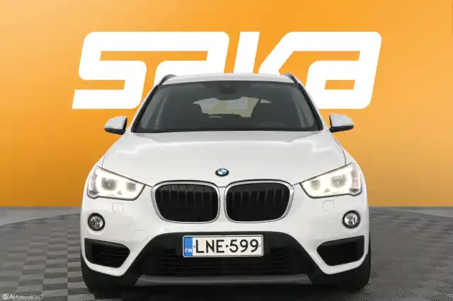 Valkoinen Maastoauto, BMW X1 – LNE-599