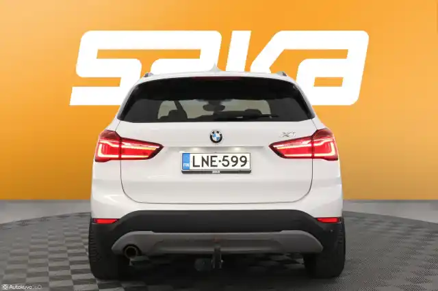 Valkoinen Maastoauto, BMW X1 – LNE-599