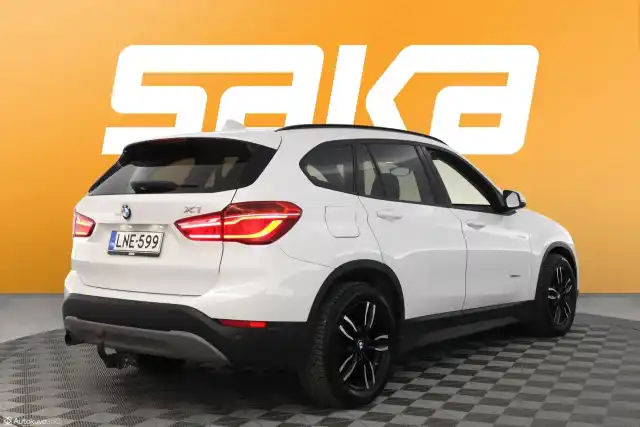 Valkoinen Maastoauto, BMW X1 – LNE-599