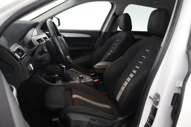 Valkoinen Maastoauto, BMW X1 – LNE-599