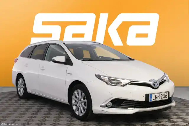 Valkoinen Farmari, Toyota Auris – LNH-236
