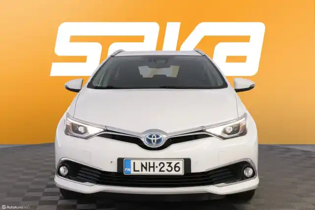 Valkoinen Farmari, Toyota Auris – LNH-236