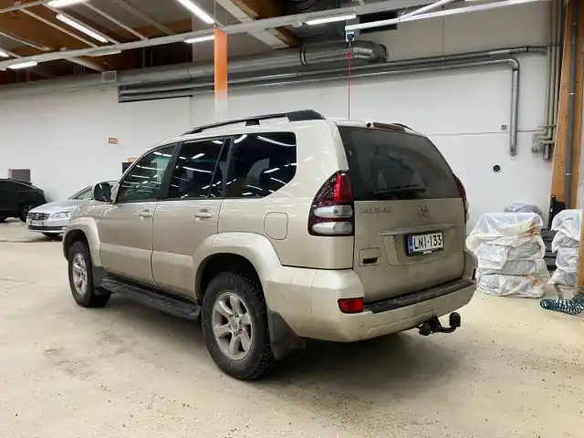 Ruskea (beige) Maastoauto, Toyota Land Cruiser – LNI-133