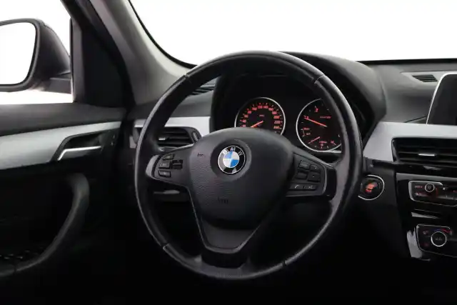 Harmaa Maastoauto, BMW X1 – LNJ-535