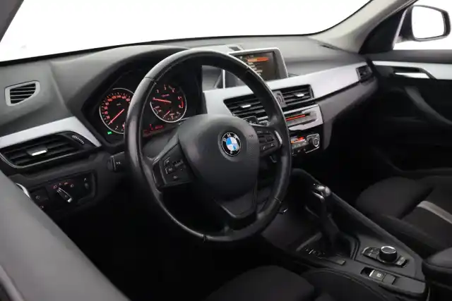 Harmaa Maastoauto, BMW X1 – LNJ-535