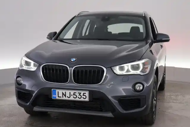 Harmaa Maastoauto, BMW X1 – LNJ-535