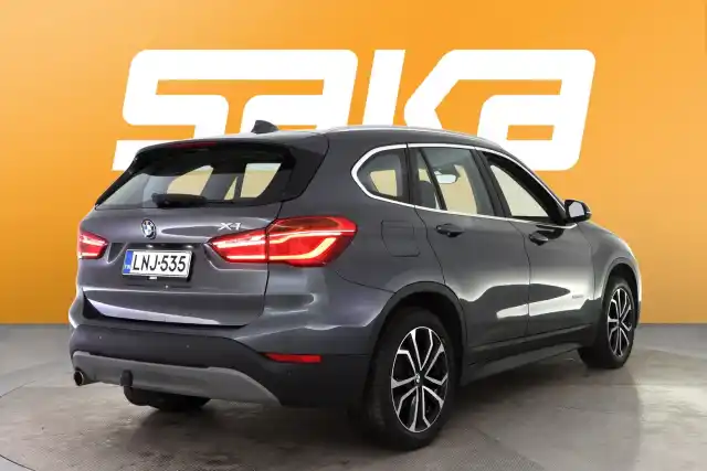 Harmaa Maastoauto, BMW X1 – LNJ-535