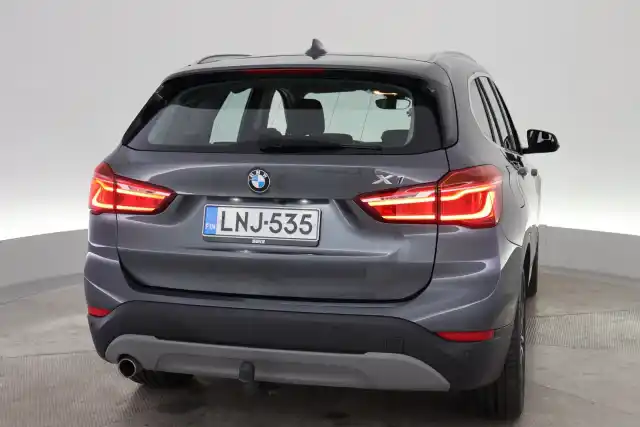 Harmaa Maastoauto, BMW X1 – LNJ-535