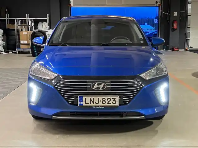 Sininen Viistoperä, Hyundai IONIQ plug-in – LNJ-823