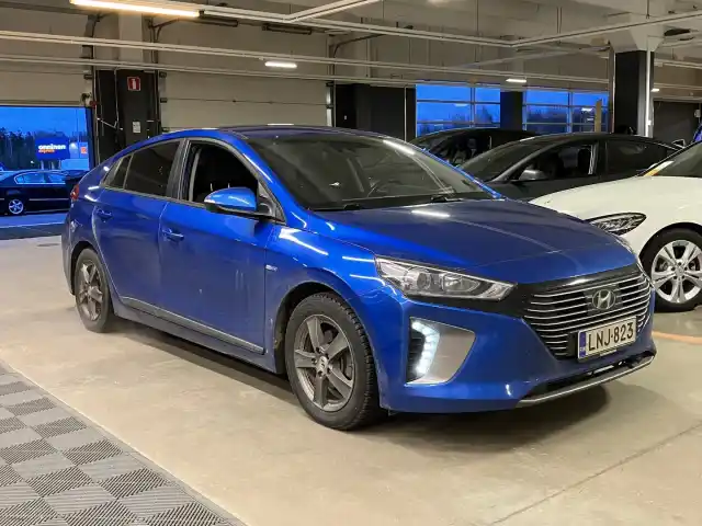 Sininen Viistoperä, Hyundai IONIQ plug-in – LNJ-823