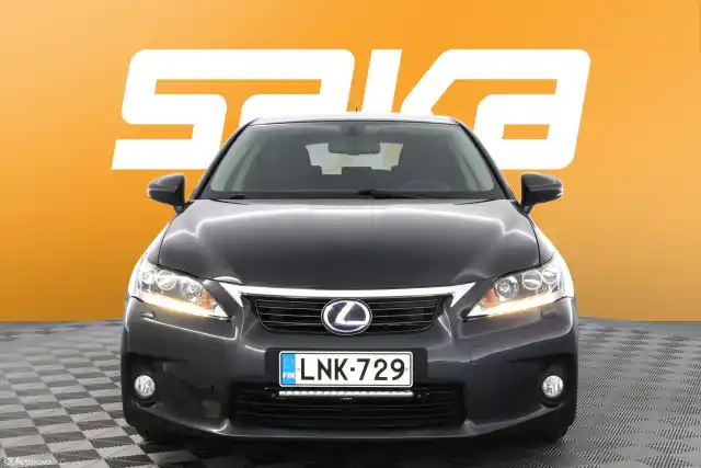 Harmaa Viistoperä, Lexus CT – LNK-729