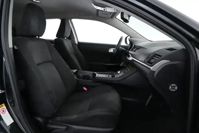 Harmaa Viistoperä, Lexus CT – LNK-729