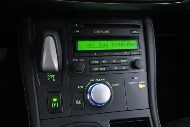 Harmaa Viistoperä, Lexus CT – LNK-729
