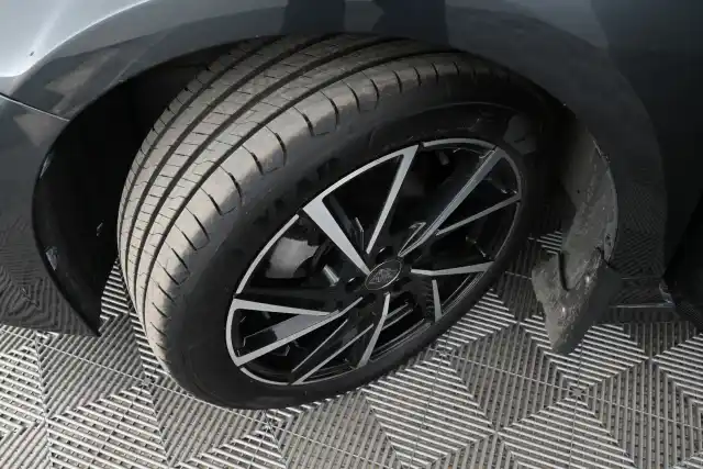 Harmaa Viistoperä, Lexus CT – LNK-729