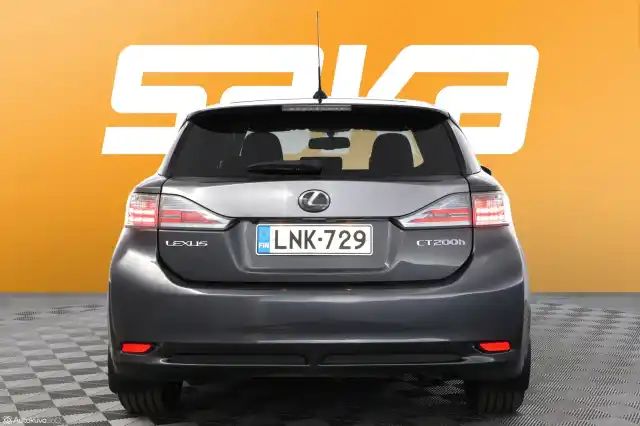 Harmaa Viistoperä, Lexus CT – LNK-729