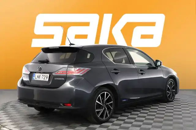 Harmaa Viistoperä, Lexus CT – LNK-729