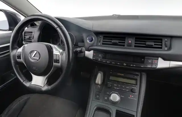 Harmaa Viistoperä, Lexus CT – LNK-729