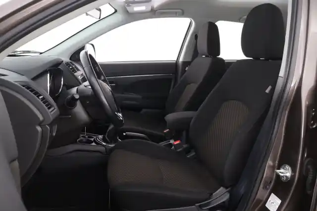 Ruskea Farmari, Mitsubishi ASX – LNK-815