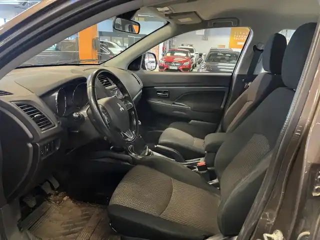 Ruskea Farmari, Mitsubishi ASX – LNK-815