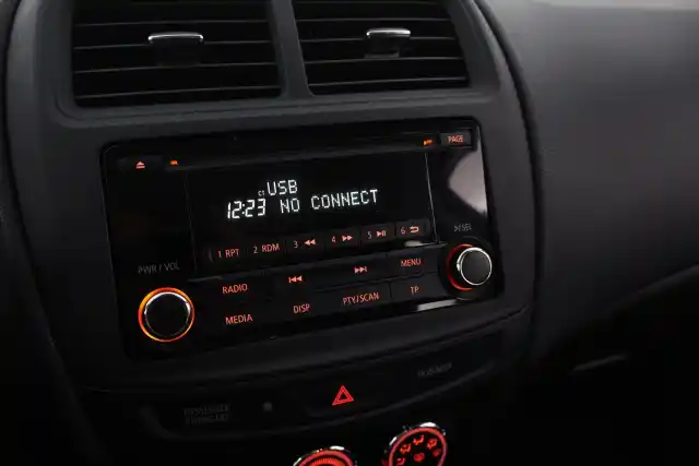 Ruskea Farmari, Mitsubishi ASX – LNK-815