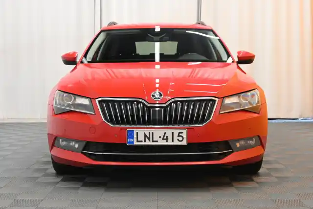 Punainen Farmari, Skoda Superb – LNL-415