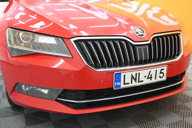 Punainen Farmari, Skoda Superb – LNL-415