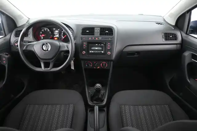 Sininen Viistoperä, Volkswagen Polo – LNM-975