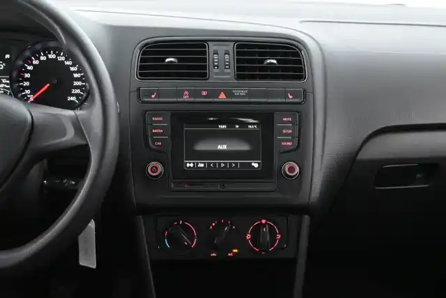 Sininen Viistoperä, Volkswagen Polo – LNM-975