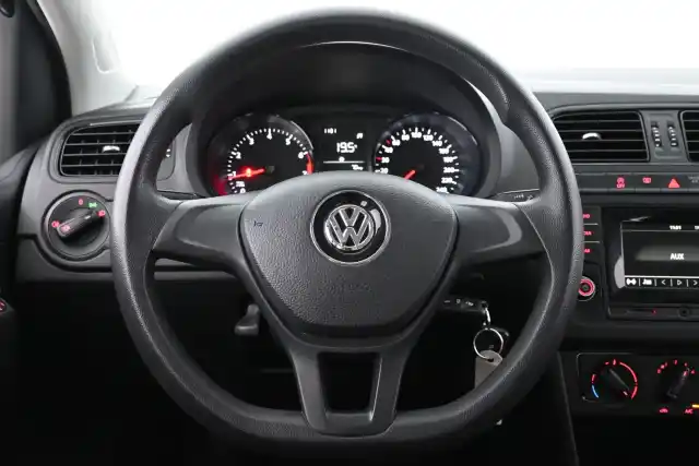 Sininen Viistoperä, Volkswagen Polo – LNM-975