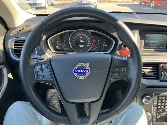 Ruskea Viistoperä, Volvo V40 – LNN-952