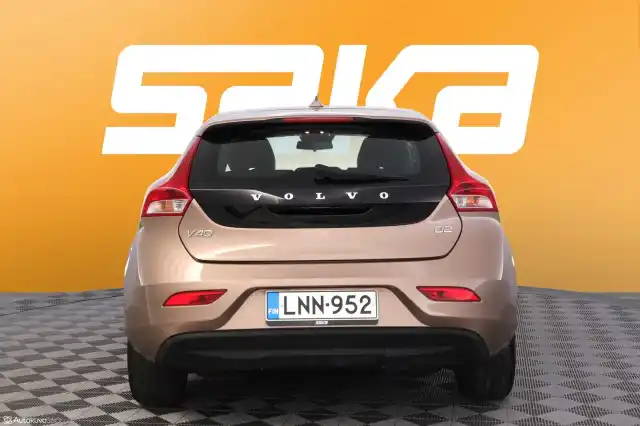 Ruskea Viistoperä, Volvo V40 – LNN-952