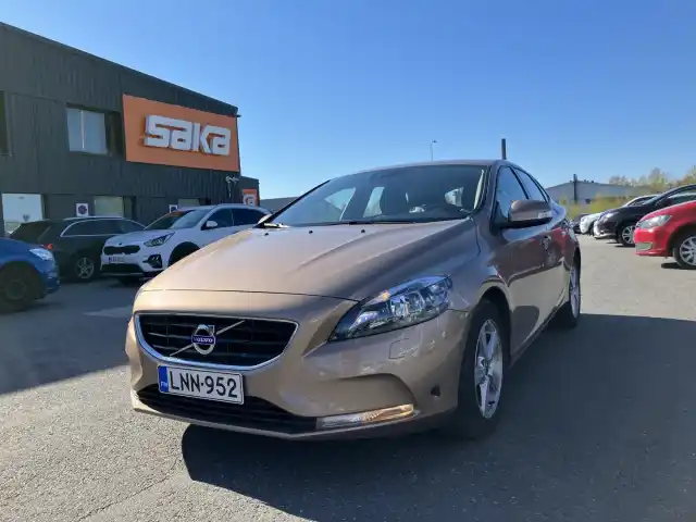 Ruskea Viistoperä, Volvo V40 – LNN-952