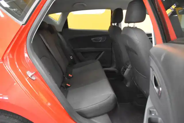 Punainen Viistoperä, Seat Leon – LNO-332